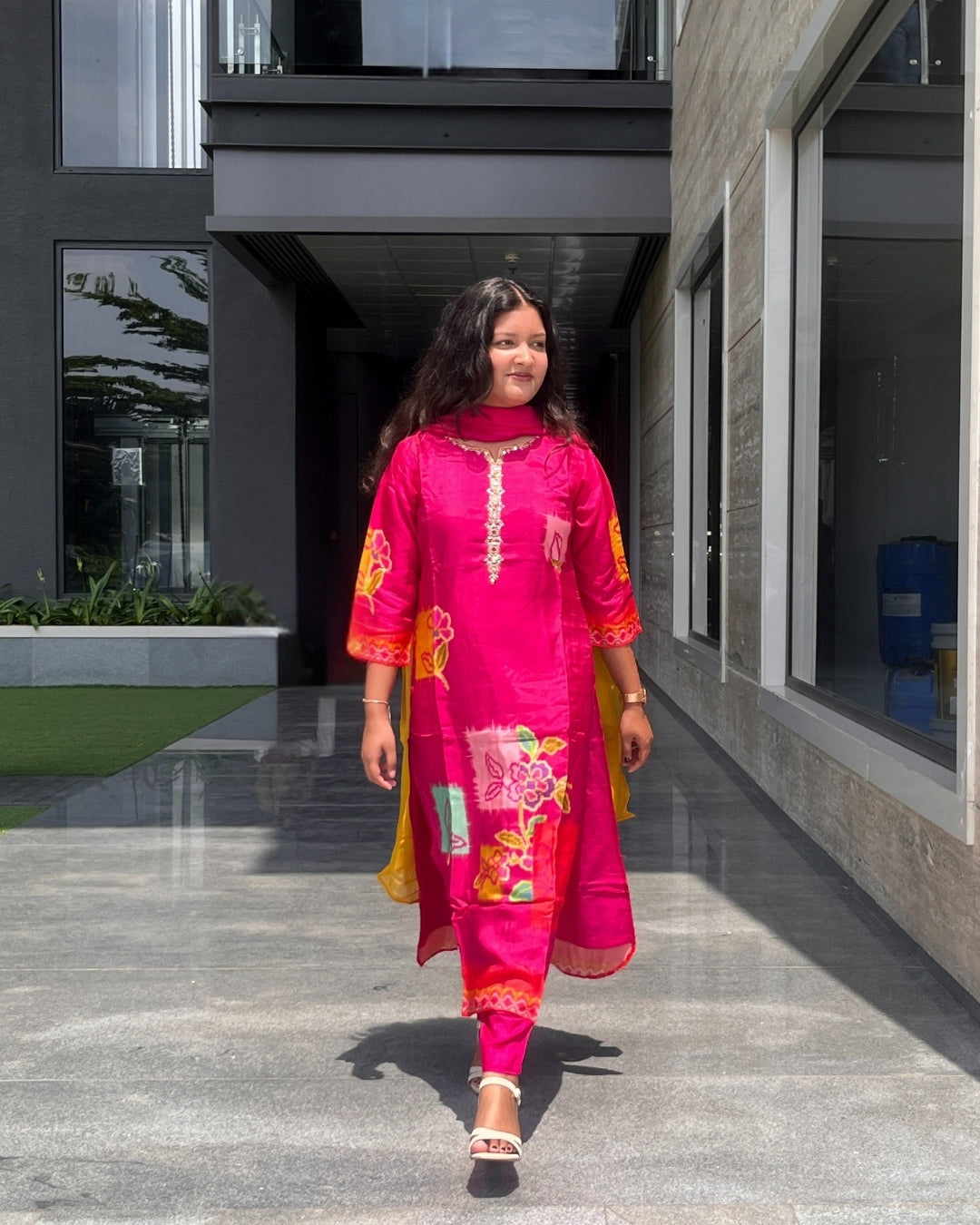 Bandhej Gulabi Kurta Set with Dupatta